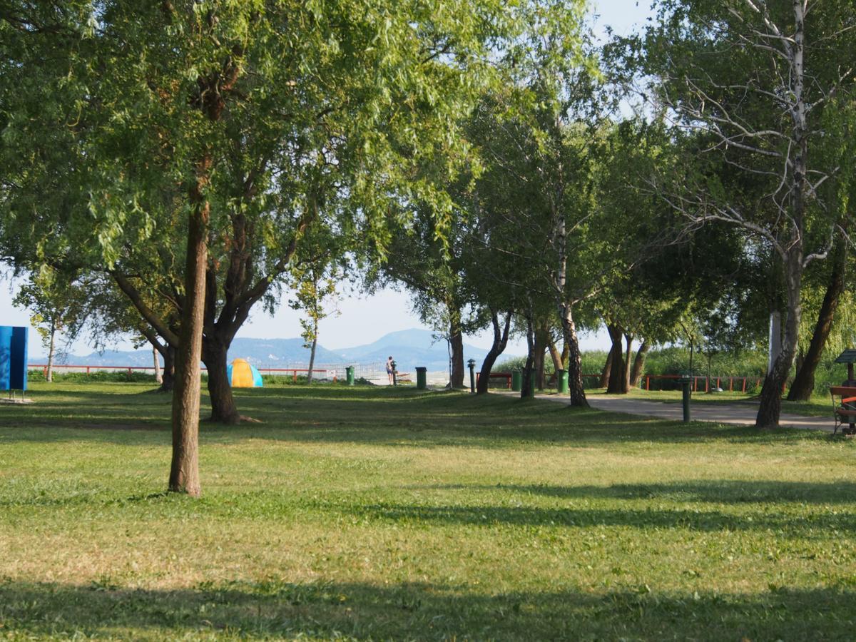 László Nyaralóház Balatonfenyves Exterior foto